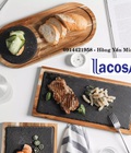 Hình ảnh: Cách trang trí và thiết kế bàn tiệc, bàn ăn phong cách sang trọng - Đĩa đá đen vả khay gỗ Lacosa