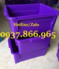 Hình ảnh: Giá khay nhựa trong nhà máy đựng linh kiện, hộp nhựa công nghiệp