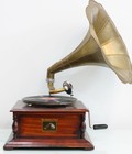 Hình ảnh: Máy hát loa kèn Master's Voice