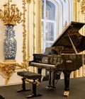 Hình ảnh: Nhà mới cho Đại dương cầm của Elvis Grand piano dát vàng huyền thoại