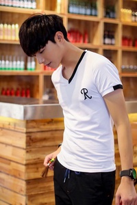 AC051 - Áo Thun Cổ Tim Thời Trang