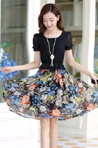 Đầm đen hoa dễ thương