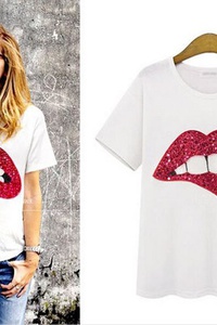 Áo thun hình môi gợi cảm TB008