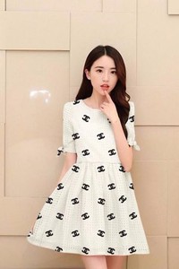 Đầm ren xòe channel tay lửng