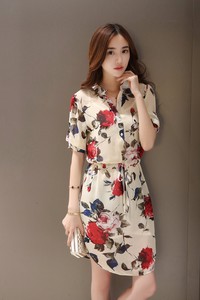 Đầm hoa đỏ thắt dây eo