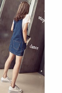 Váy yếm jean 4 túi trên gối