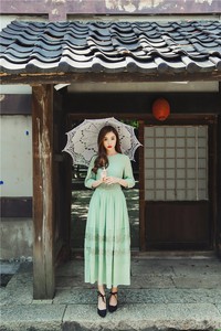 Đầm maxi xanh phổi ren cổ điển