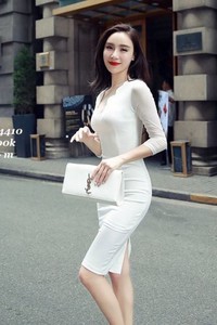 Đầm body trắng tay lỡ