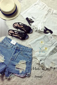 Short jean rách túi màu và thêu hoa