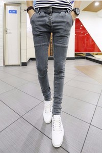 Quần jeans slim xám hàng khuy giữa phong cách Hàn Quốc