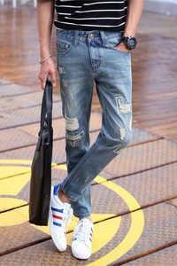 Quần jeans rách vá kiểu trẻ trung - xanh bò