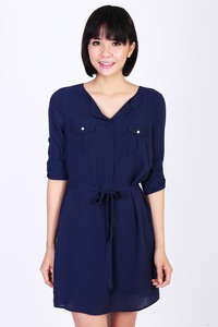 Váy liền có 2 túi có nắp thân trước