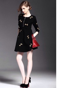 Đầm thêu hình mũi tên - CHST-634