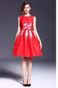 Đầm xòe thêu hoa- CHST-583