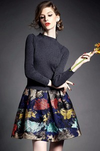 Đầm họa tiết phối áo len