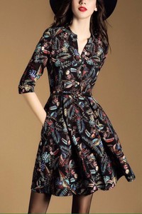 Đầm hoa xòe họa tiết lá