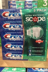 Kem đánh răng Crest Complete Multi-Benefit Extra Whitening + Scope