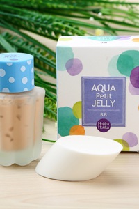 kem này giá rẻ nữa BB cream Aqua Petit Jelly SPF20 PA++