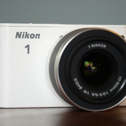 Bán máy ảnh Mirrorless Nikon 1 j3 white len 10 30mm
