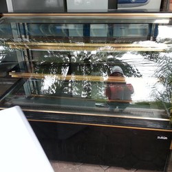 Tủ bánh sinh nhật , tủ trưng bày bánh sinh nhật, mới 70 85%