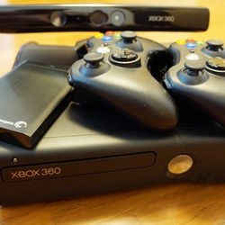 Bán Xbox 360 Slim 500gb 2 Tay Cầm