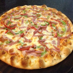 Pizza giao hàng tận nơi khuyến mại lớn