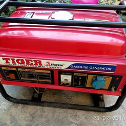 Máy phát điện 2,7kw và cái tủ đông Sanaky 400lit