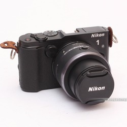 Bán máy ảnh mirrorless Nikon 1 V3 kèm theo len 10-30mm VR máy màu đen rất mới
