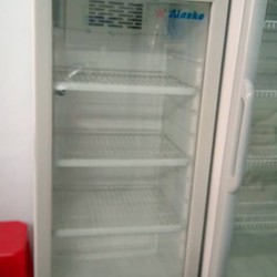 Tủ mát Alaska 280 lít . mới 90%,3 vỉ, lóc ga zin, chạy êm, mát đá nhanh