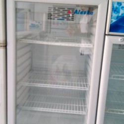TỦ MÁT Alaska 256 LÍT, 3 vỉ rộng mới 93%, mát lạnh nhanh, zin, tiện dụng 