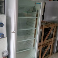 Bán gấp tủ mát alaska 400 lít, đẹp 80%, máy móc zin