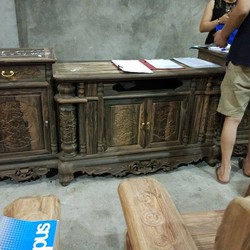 Kệ Tivi Cột Nho ( Gỗ Mun ) Loại 2m2 và 2m4