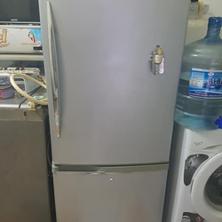 Tủ lạnh Panasonic 245L ngăn đá dưới mới 81%