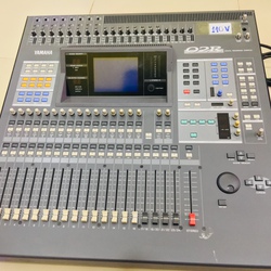 Bàn Mixer Yamaha Digital O2R