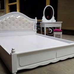 Giường ngủ tân cổ điển