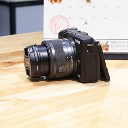 cần bán bộ máy canon m3 kèm kít 15 45. bh 5/2020.