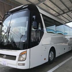 Xe khách Universe 47c 2023 giá cạnh tranh