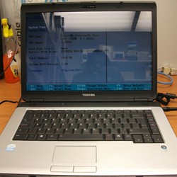 Bán máy Toshiba Satellite L300 160GB HDD Core 2 2GB RAM