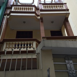 Cần bán gấp biệt thự phân lô Chùa Láng 68m2 7.5 tỷ, ô tô, kinh doanh..