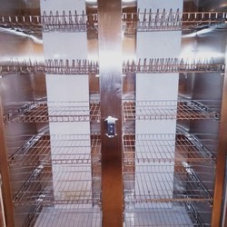 Giá máy sấy chén bát gia đình, công nghiệp bao nhiêu là phù hợp. 