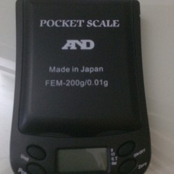 Cân điện tử bỏ túi FEM AND, mức cân 200g,500g