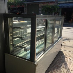 tủ trưng bày bánh kem