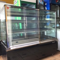 tủ trưng bày bánh kem kính vuông màu đen hiệu BERJAYA 1,5 m