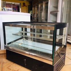 Tủ trưng bày bánh kem để bàn