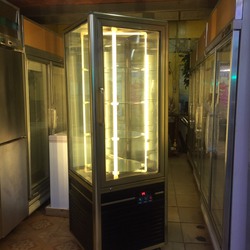 Tủ trưng bày bánh kem có trục xoay