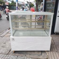 Tủ trưng bày bánh kem màu trắng kính vuông 3 tầng
