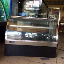 Tủ trưng bày bánh kem để bàn hiệu Kingsun