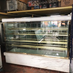 Tủ trưng bày bánh kem màu trắng Đài Loan