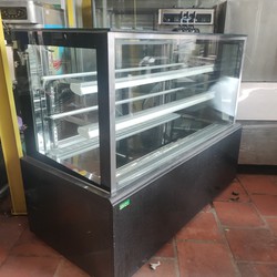 Tủ trưng bày bánh Kem Okiwi