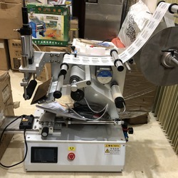 Máy dán nhãn decal chai vuông, máy dán nhãn chai dẹp, máy dán nhãn decal hình oval